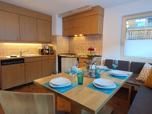 Fridge, microwave, oven, dishwasher - Ferienwohung Chasa Max, (Samnaun-Plan) by Interhome (Samnaun)