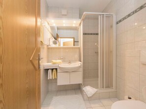 Bathroom - Appartements Alpin Live, (Samnaun-Laret). by Interhome (Samnaun)