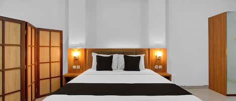 Family Suite | Desk, soundproofing, free WiFi, bed sheets
