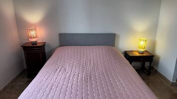 4 slaapkamers, een strijkplank/strijkijzer, internet, beddengoed