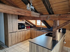 Kühlschrank, Ofen, Geschirrspüler, Kochgeschirr/Geschirr/Besteck
