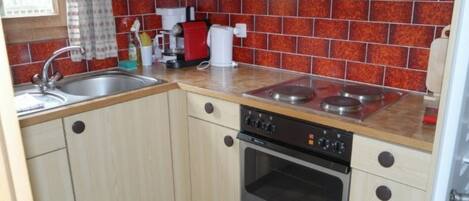 Fridge, oven, cookware/dishes/utensils