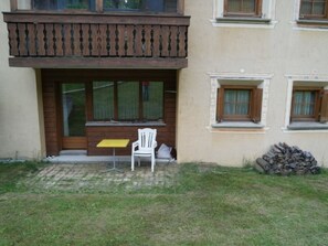Outdoor dining - Chasa Müfaits Parterre, (Tschierv). by Interhome (Tschierv)