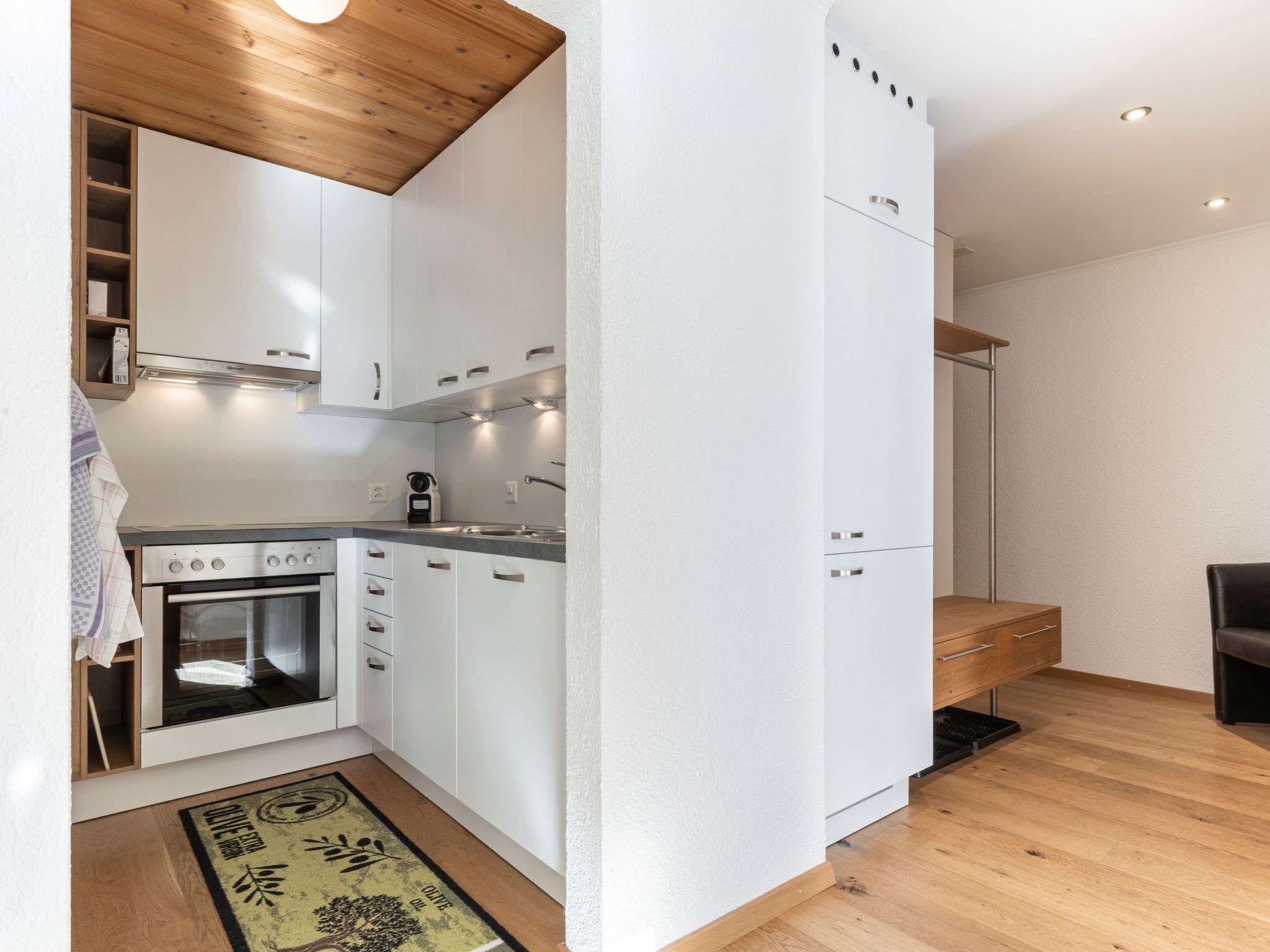 Kühlschrank, Ofen, Geschirrspüler, Kochgeschirr/Geschirr/Besteck