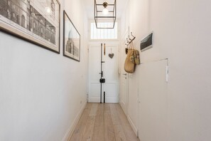 Interior - Golden Roof 4 by MMega (Florence)