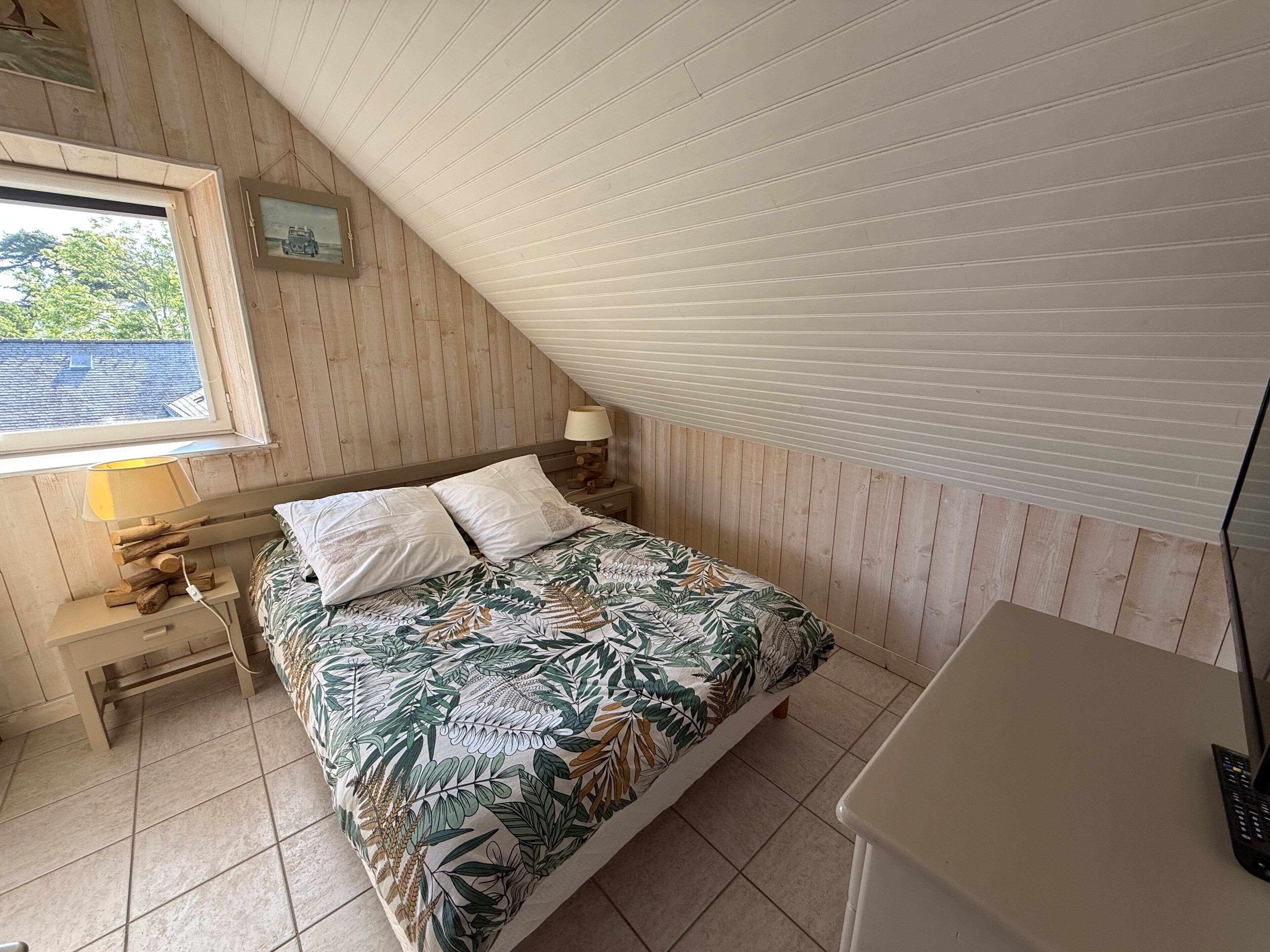 2 chambres, fer et planche à repasser, Wi-Fi, draps fournis