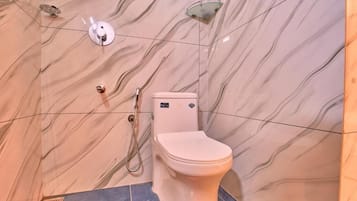 Deluxe Double Room, Lake View | Bathroom