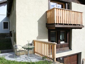 Outdoor dining - Chasa Tablà, (Guarda). by Interhome (Guarda)