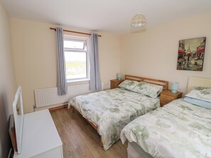 4 bedrooms, individually decorated, individually furnished, free WiFi - Ocean View (Westport)