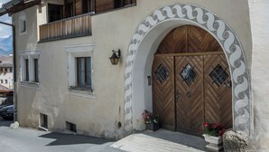 Unclassified image, 3 of 9, button - Bellavista, (Müstair) by Interhome (Müstair)