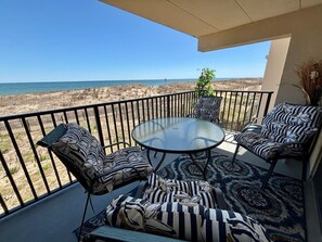 Property grounds - Oceanfront 3BR Condo w/ Sunrise Balcony, Pool, Parking & Convention Center Walk (Ocean City)