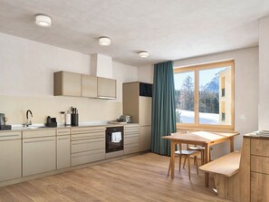 Fridge, microwave, dishwasher, cookware/dishes/utensils - Hotel Maistra 160, (Pontresina). by Interhome (Pontresina)