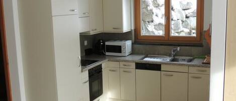 Refrigerador, microondas, horno y lavavajillas