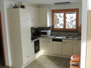 Fridge, microwave, oven, dishwasher - Chasa Surval, (Scuol). by Interhome (Scuol)