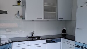 Luokittelematon kuva, 2 kautta 25, painike