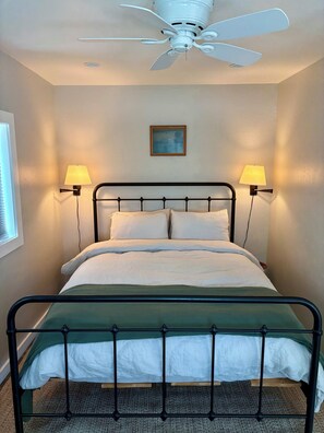 Bügeleisen/Bügelbrett, Reisekinderbett, kostenloses WLAN, Bettwäsche