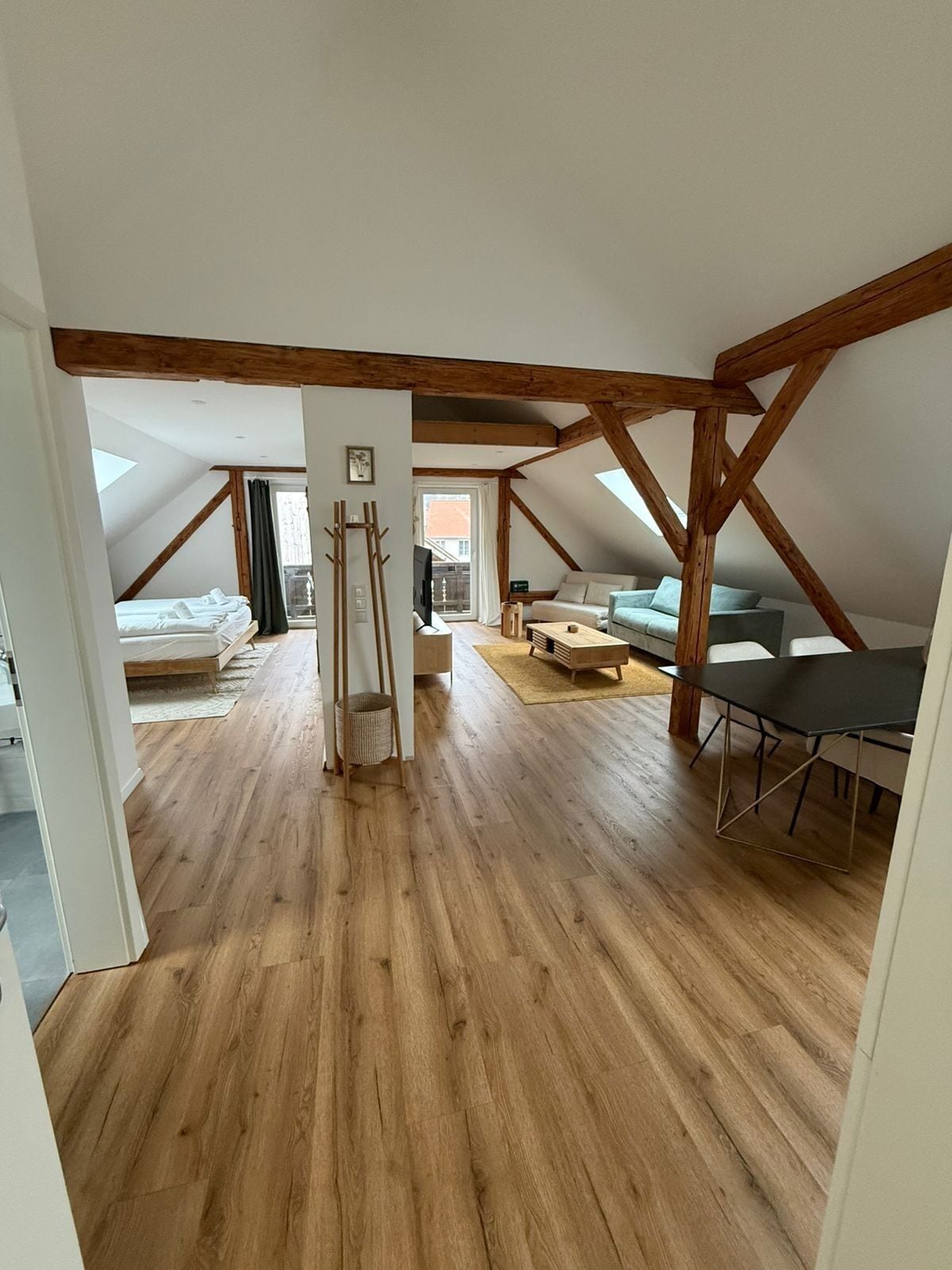 1 habitación, tabla de planchar con plancha, wifi y ropa de cama 