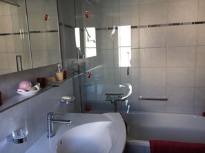Bathroom - Privatzimmer bügl süt, (Sent). by Interhome (Sent)