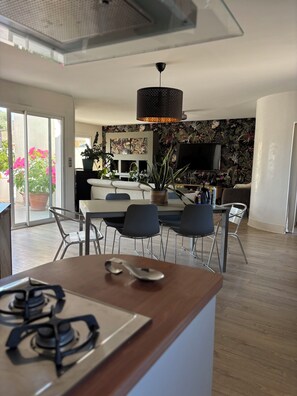Dining - Villa Occitana: Between Land and Sea (Lunel)