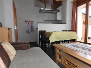 Dining - Via da Pedra Grossa 427A, (Scuol). by Interhome (Scuol)