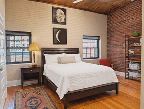 2 quartos, ferros/tábuas de passar roupa, Wi-Fi, roupa de cama