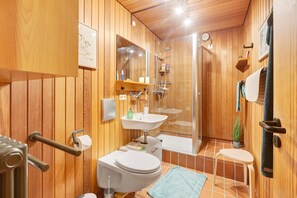 Shower, hair dryer, towels - Time Out for Heart & Soul in Idyllic Todtnauberg – Panoramic Views, Quiet Location, Fiber Wi-Fi (Todtnau)