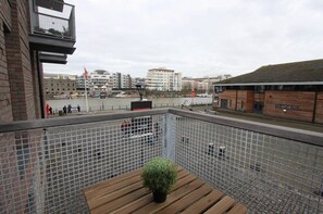 Property grounds - Kristina's Swedish Harbourside Getaway (Bristol)