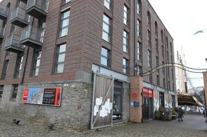 Exterior - Kristina's Swedish Harbourside Getaway (Bristol)