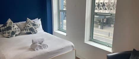 WiFi, bed sheets