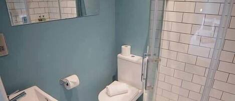 Dusche, Haartrockner, Shampoo