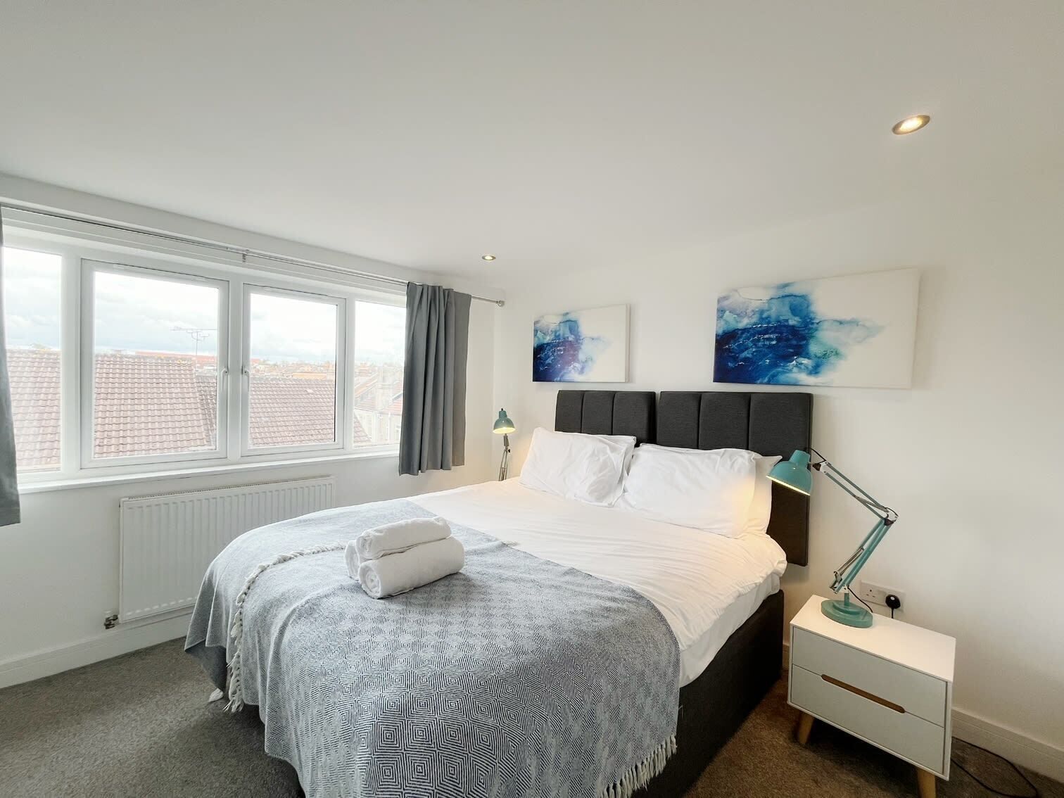 1 dormitorio, tabla de planchar con plancha, wifi y ropa de cama