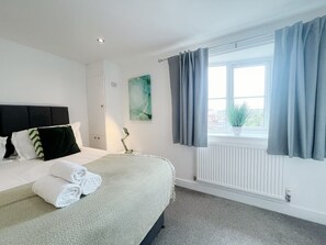 1 bedroom, iron/ironing board, WiFi, bed sheets - Anstey Heights - Apartment 10 - Hopewell (Easton)