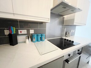 Fridge, microwave, oven, stovetop - Anstey Heights - Apartment 12 - Hopewell (Easton)