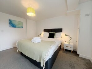 1 habitación, tabla de planchar con plancha, wifi y ropa de cama 