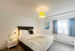 1 bedroom, iron/ironing board, WiFi, bed sheets - Anstey Heights - Apartment 6 - Hopewell (Easton)