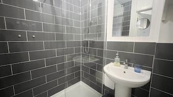 Dusche, Haartrockner, Shampoo