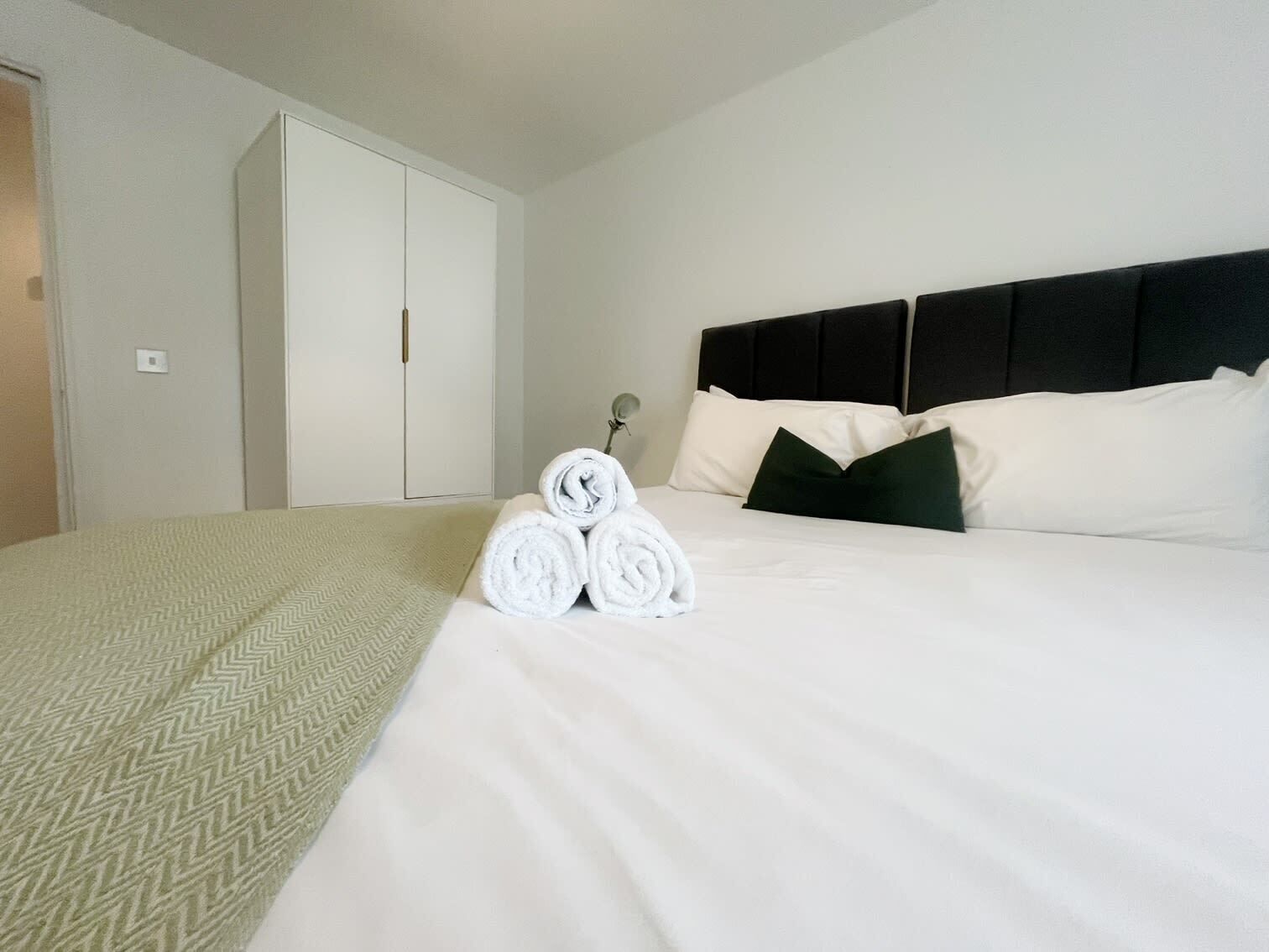 1 habitación, tabla de planchar con plancha, wifi y ropa de cama 