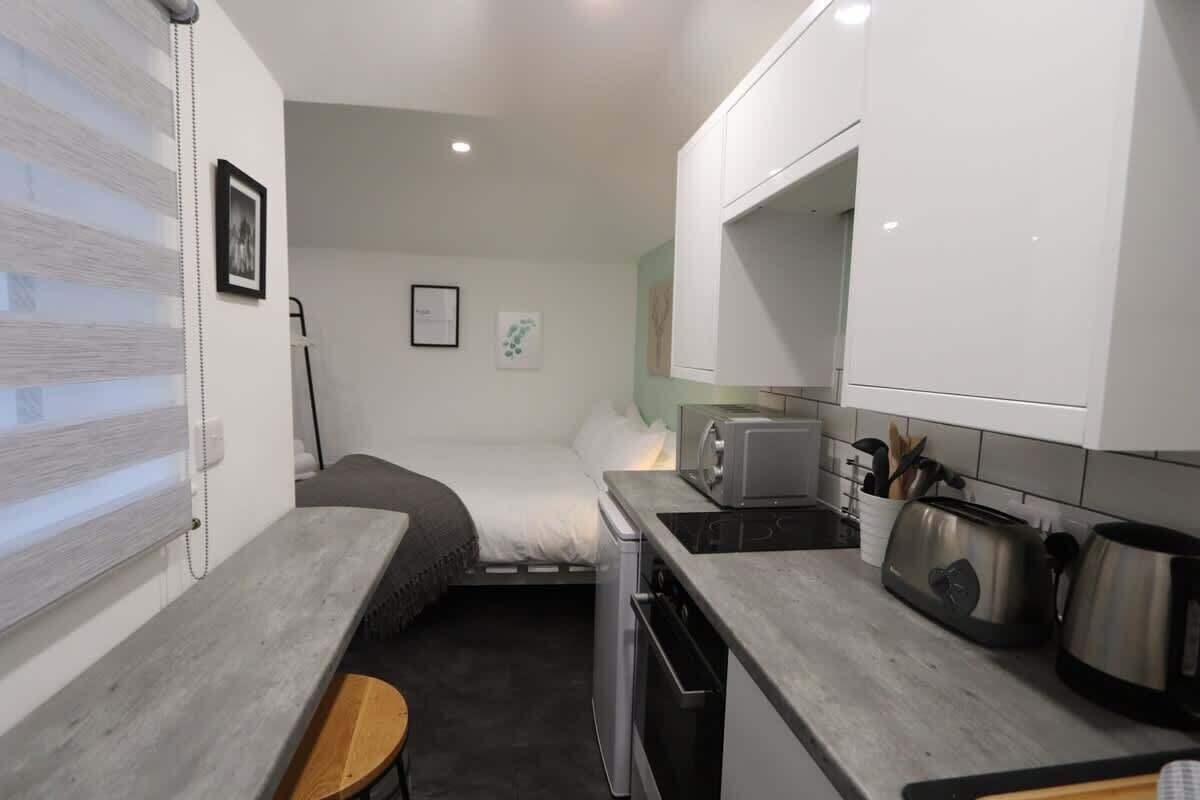 1 chambre, fer et planche à repasser, Wi-Fi, literie fournie