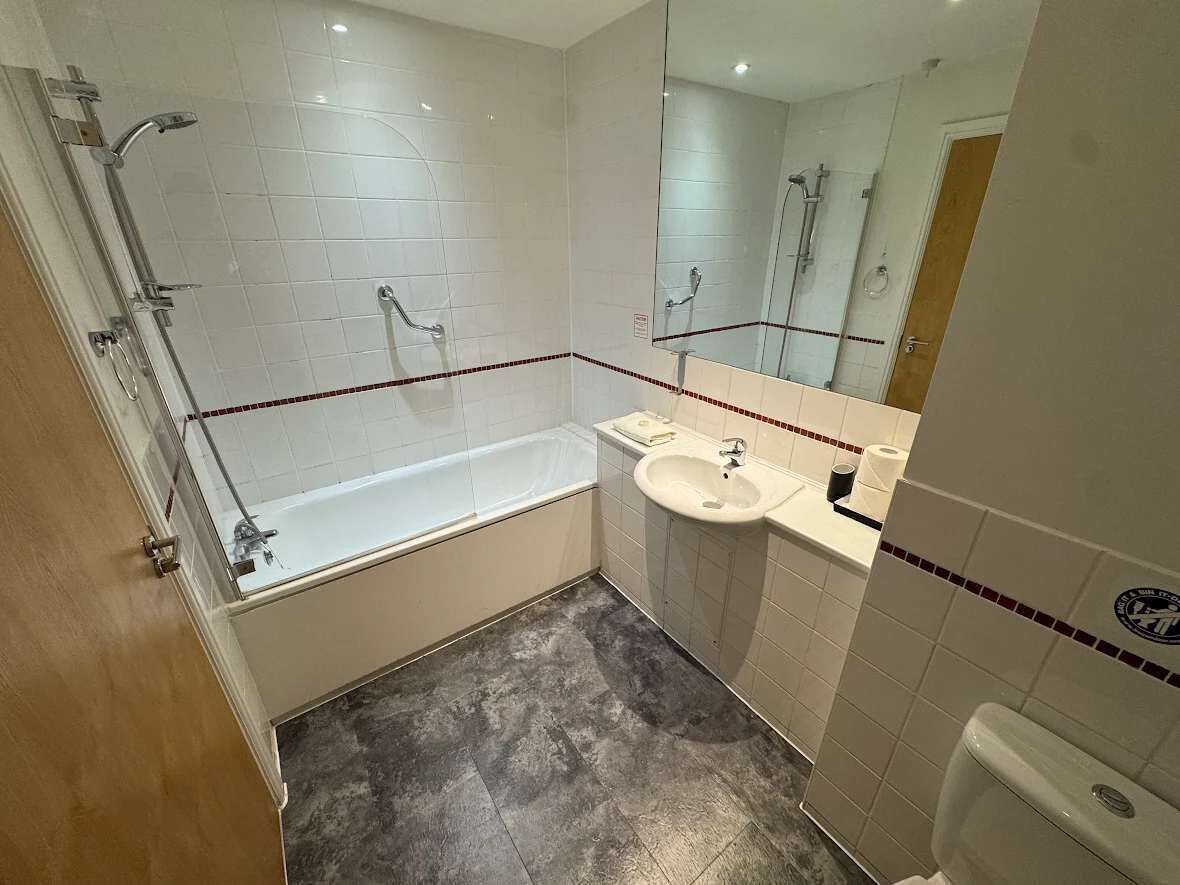 Shower, hair dryer, towels, shampoo