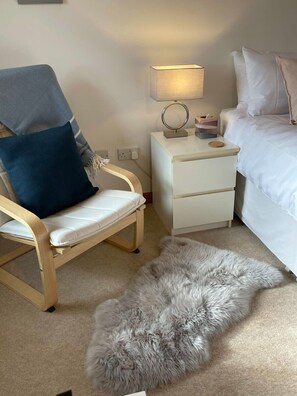 1 bedroom, iron/ironing board, WiFi, bed sheets - Stable Cottage at The Long Barn- Beautiful Getaway in Tockington (Bristol)