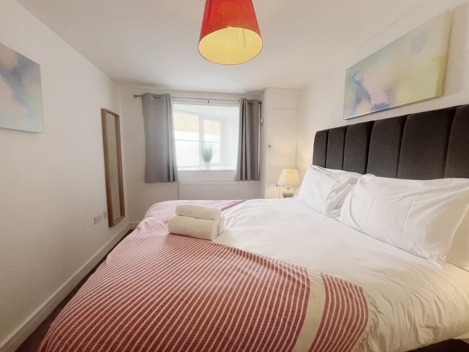 1 slaapkamer, een strijkplank/strijkijzer, wifi, beddengoed