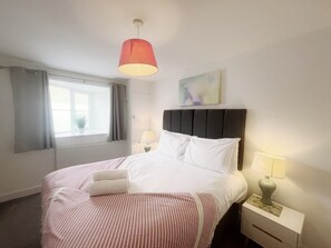 1 bedroom, iron/ironing board, WiFi, bed sheets - Anstey Heights - Apartment 1 - Hopewell (Bristol)