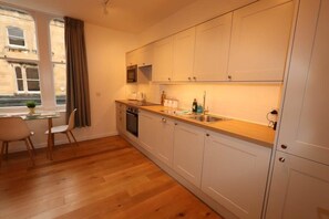 Fridge, microwave, oven, stovetop - Alma Vale Apartments 3 - Hopewell (Clifton)