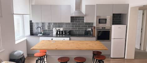 Fridge, microwave, oven, stovetop