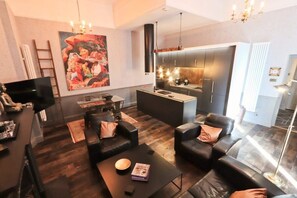 TV, fireplace - 2 Bedroom flat near Whiteladies road (Bristol)