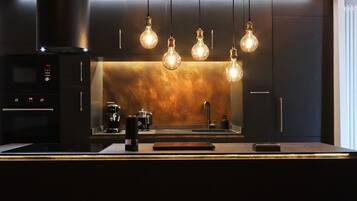 Coffee/tea maker, fridge, microwave, oven