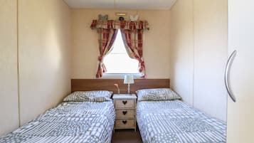 2 bedrooms, individually decorated, individually furnished