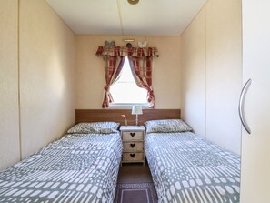 2 bedrooms, individually decorated, individually furnished - Valley Farm Number 448 (Clacton-on-Sea)