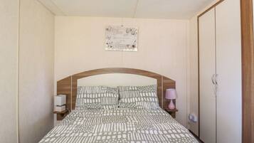 2 bedrooms, individually decorated, individually furnished