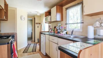 Cookware/dishes/utensils